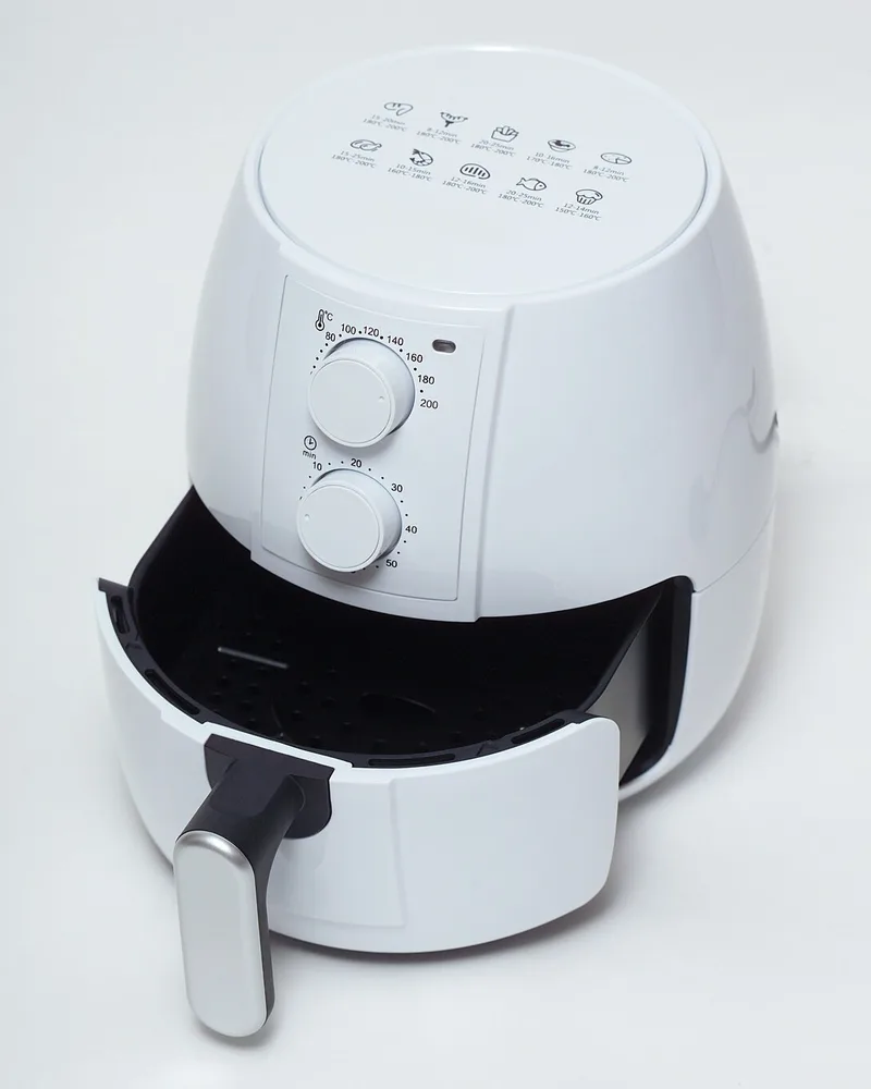 Illustrative photo of air fryer, not the exact Dash Tasti-Crisp 2.6-Quart (DCAF260)