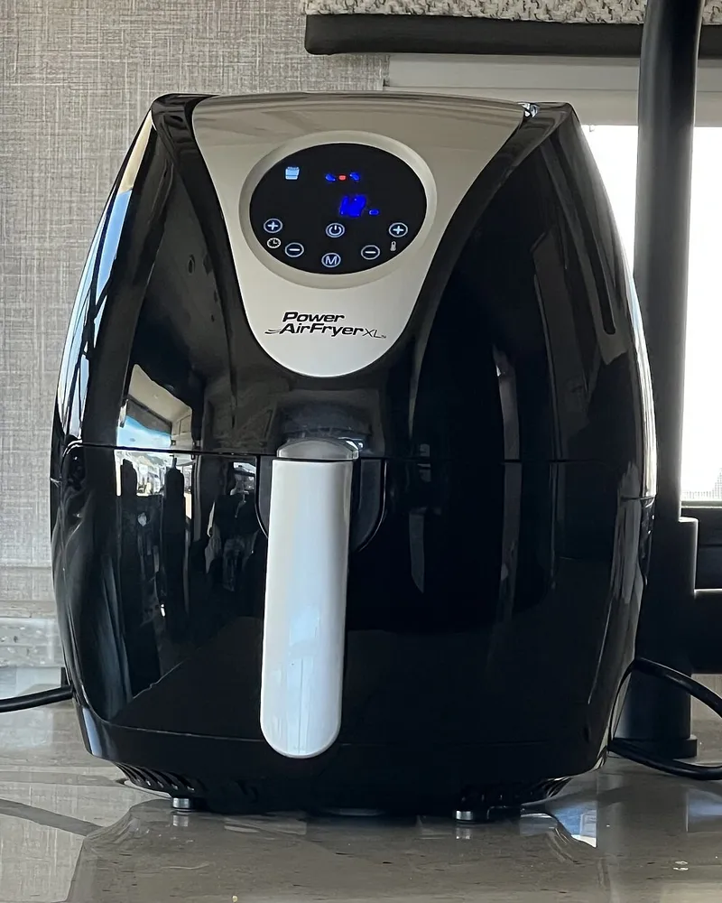 Illustrative photo of air fryer, not the exact Cosori Lite 4-Quart