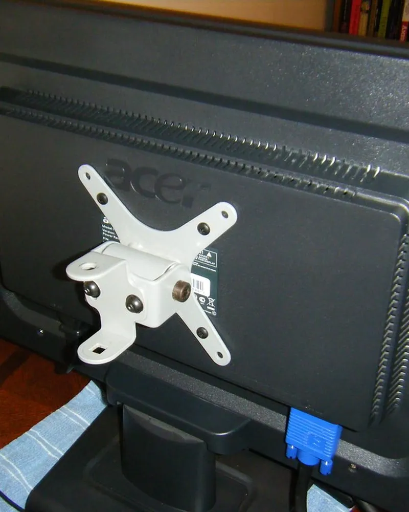 Illustrative photo of monitor arm / setup, not the exact Pipishell Desk Mount Single