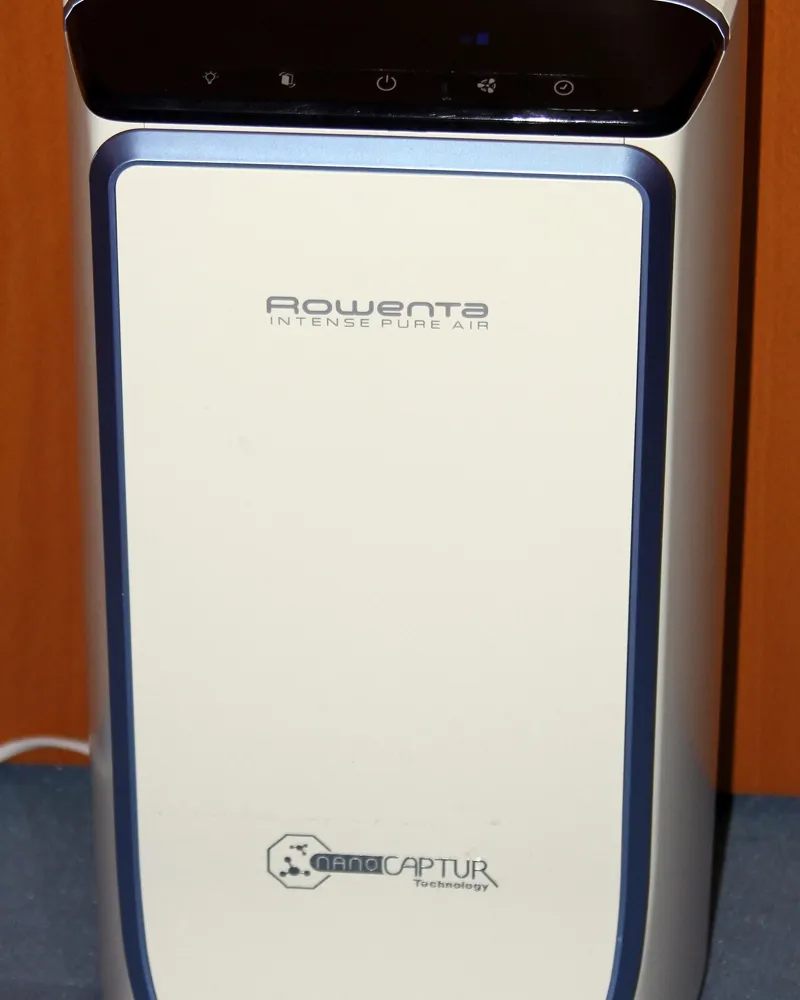 Illustrative photo of a air purifier, not the exact Blueair Blue Pure 211i Max