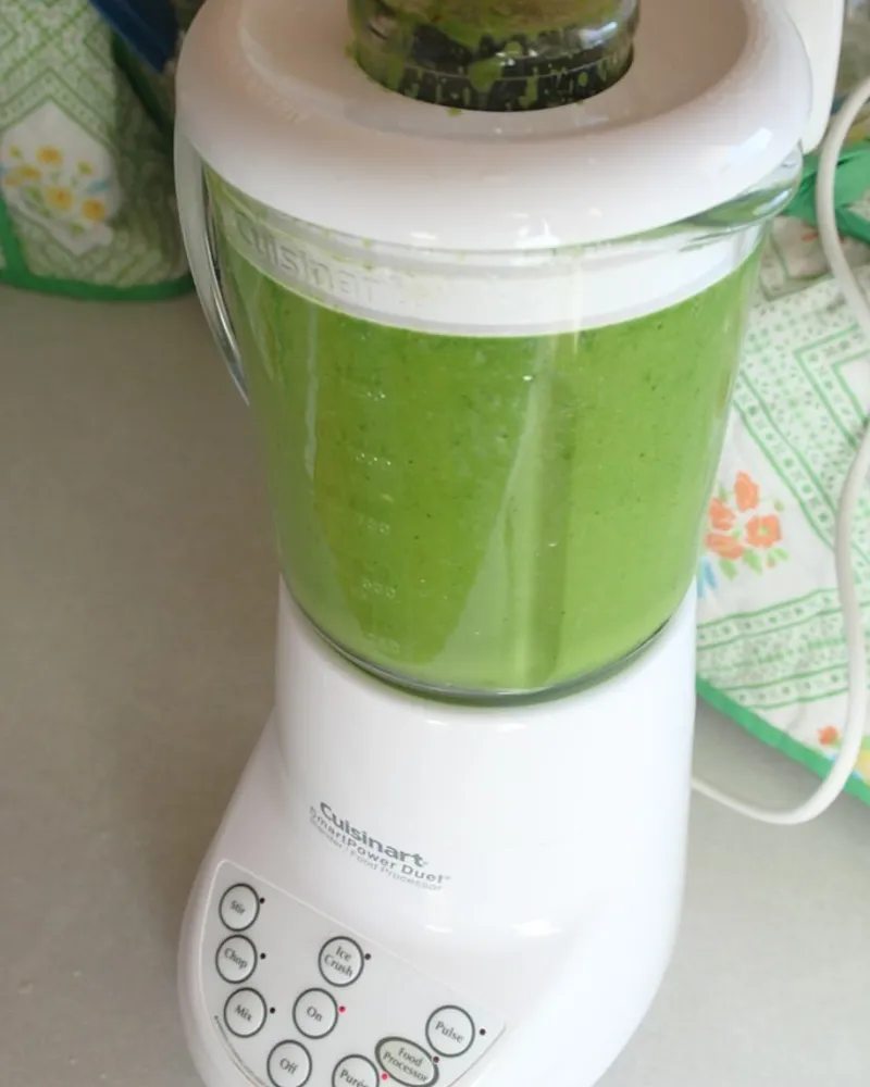 Illustrative photo of a blender, not the exact NutriBullet Full Size Blender