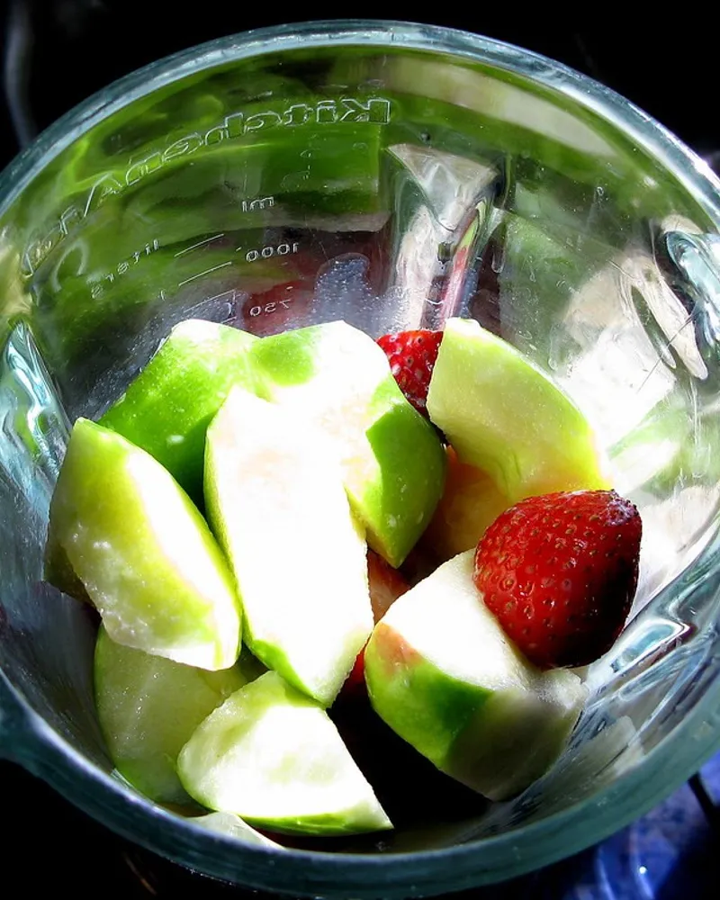 Illustrative photo of a blender, not the exact NutriBullet Pro 900