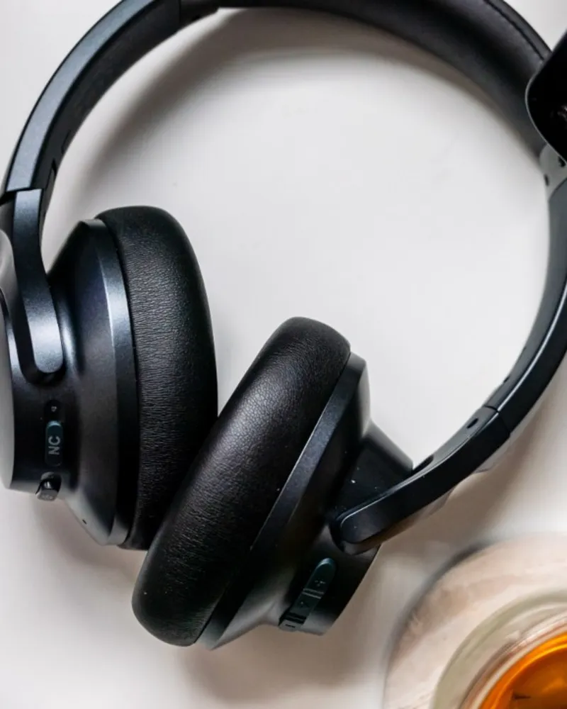 Illustrative photo of a headset, not the exact HyperX Cloud Stinger 2