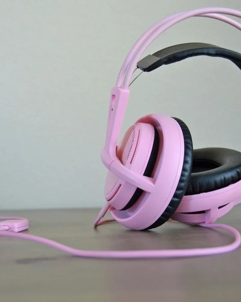 Illustrative photo of a headset, not the exact HyperX Cloud III