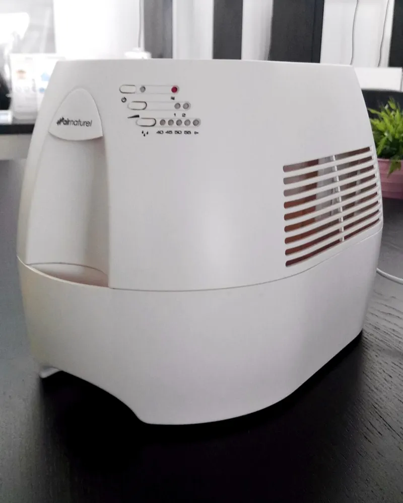 Illustrative photo of a humidifier, not the exact Vornado UH200 Ultrasonic Humidifier