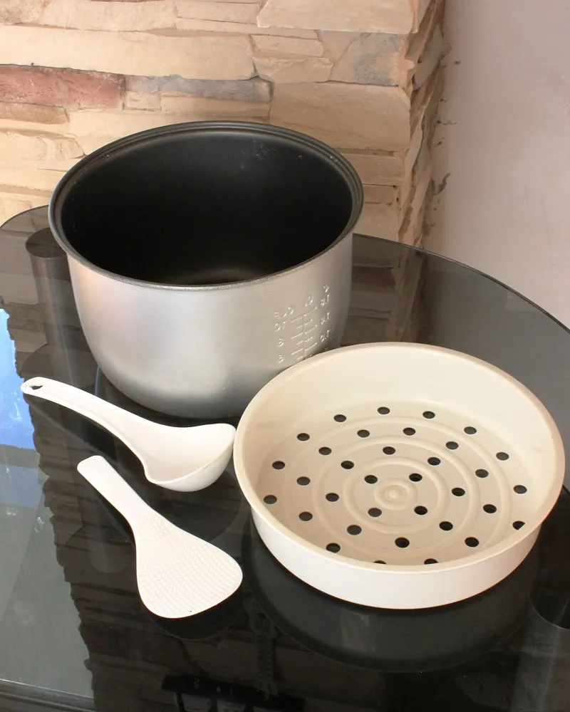 Illustrative photo of a electric pressure cooker, not the exact Breville Fast Slow Go (BPR680)