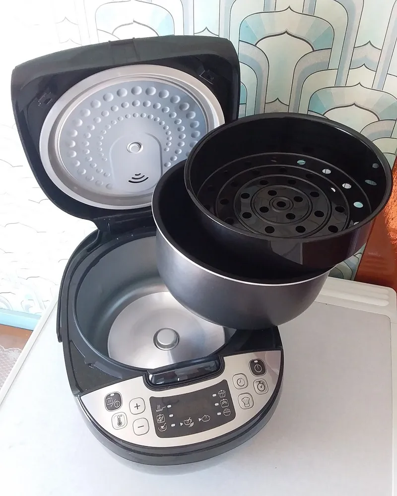 Illustrative photo of a electric pressure cooker, not the exact Instant Pot Pro 8-Quart